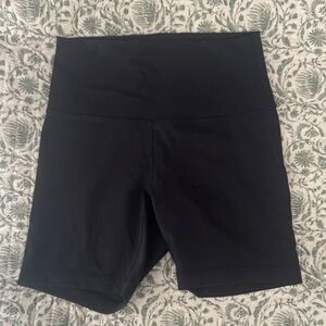 Lululemon Wunder Train HR Short 6" BLK size 6